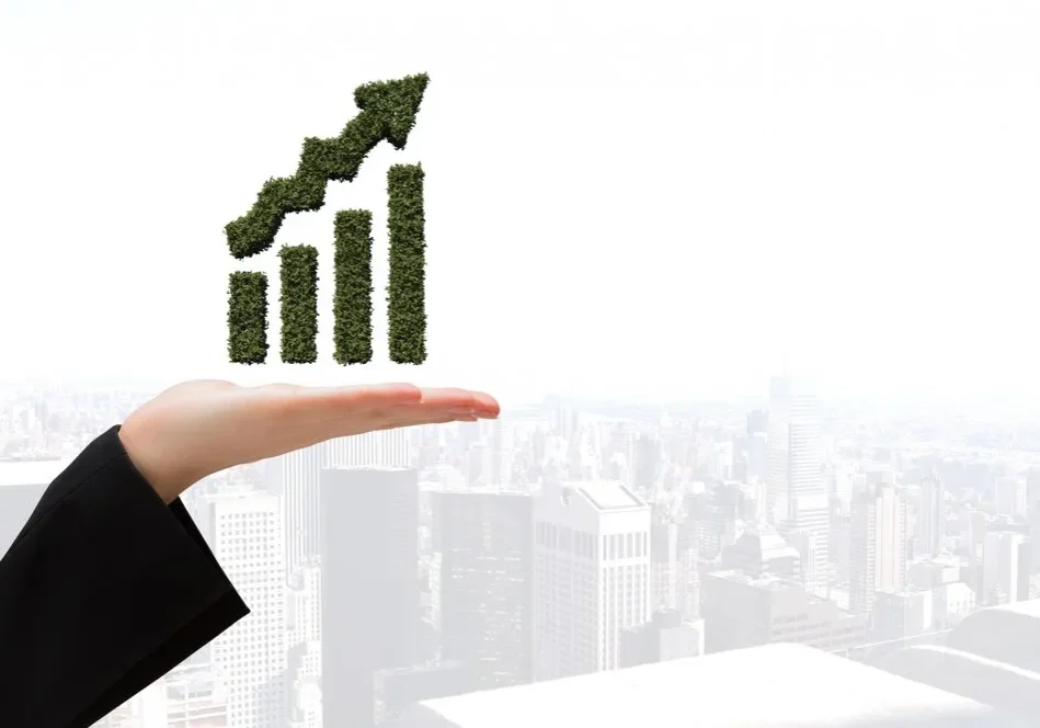 graphic-hand-with-city-background